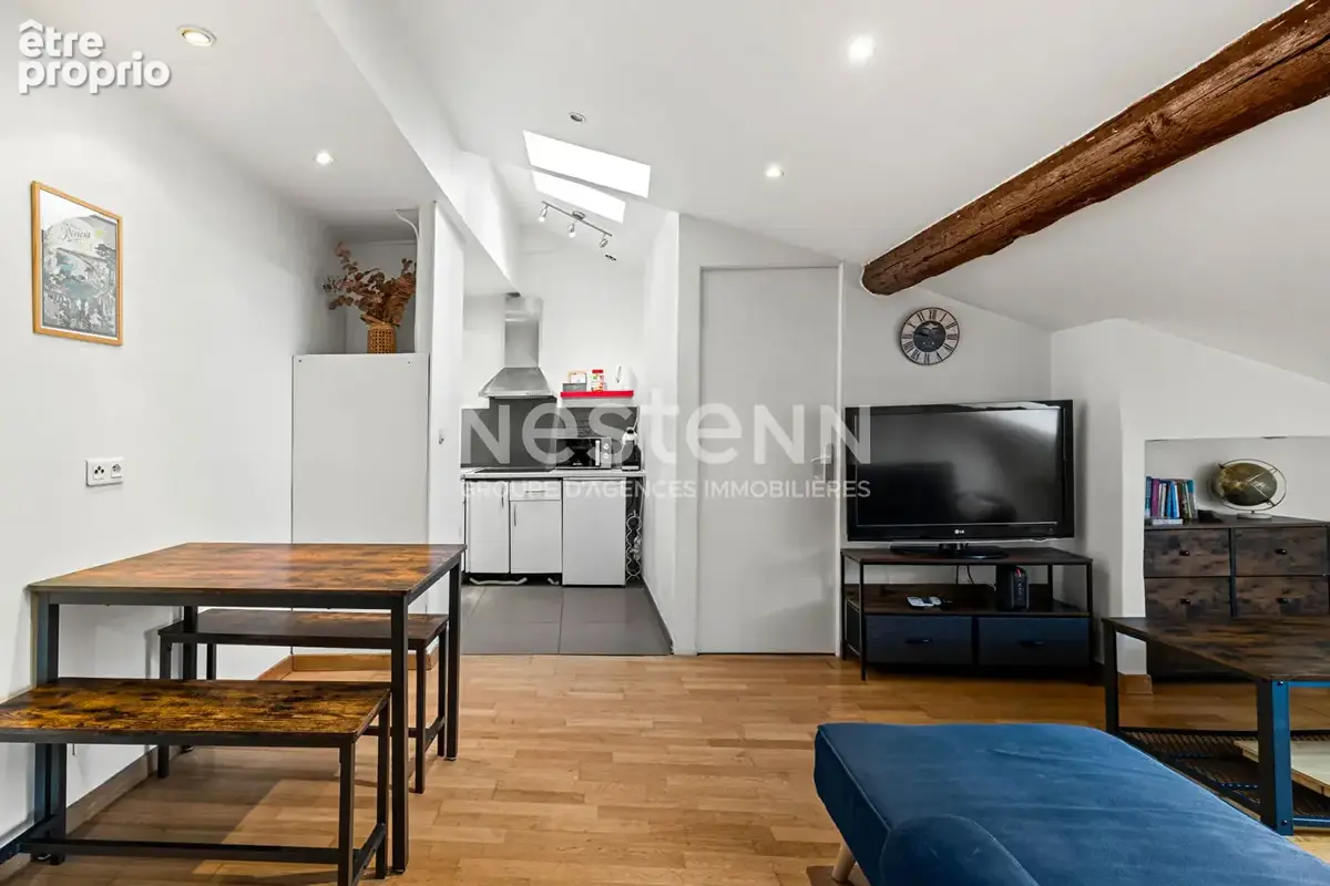 Appartement 2 pièces dernier étage à vendre à Nice Le Port - SPECIAL LOCATION SAISONNIRE - photo 2