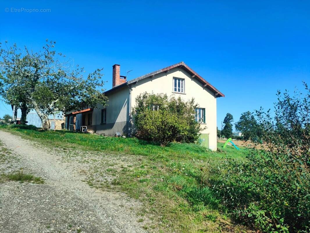 Maison à ORADOUR-SUR-VAYRES