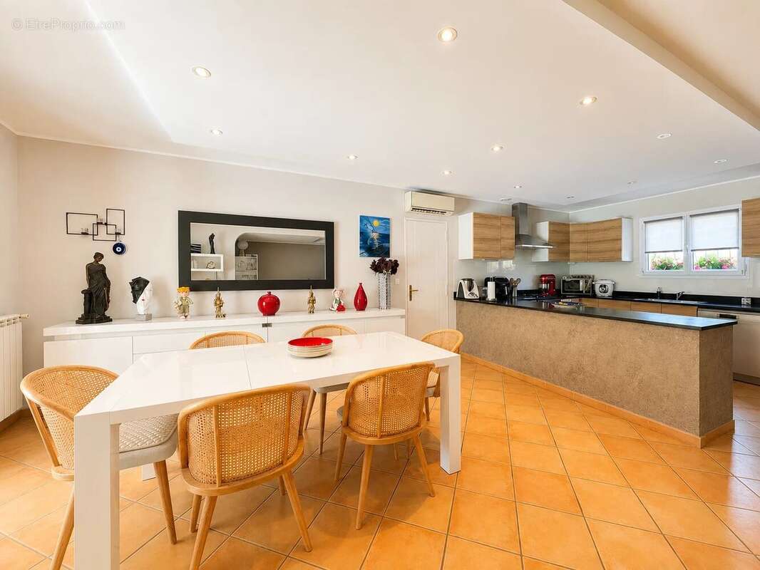 Vidauban – Élégante villa de plain-pied de 140 m² avec piscine sur un terrain de plus de 2 550 m² - photo 12