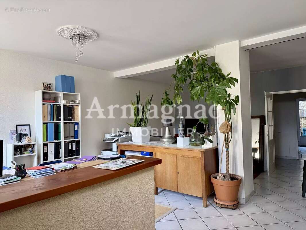 Maison à VIC-FEZENSAC