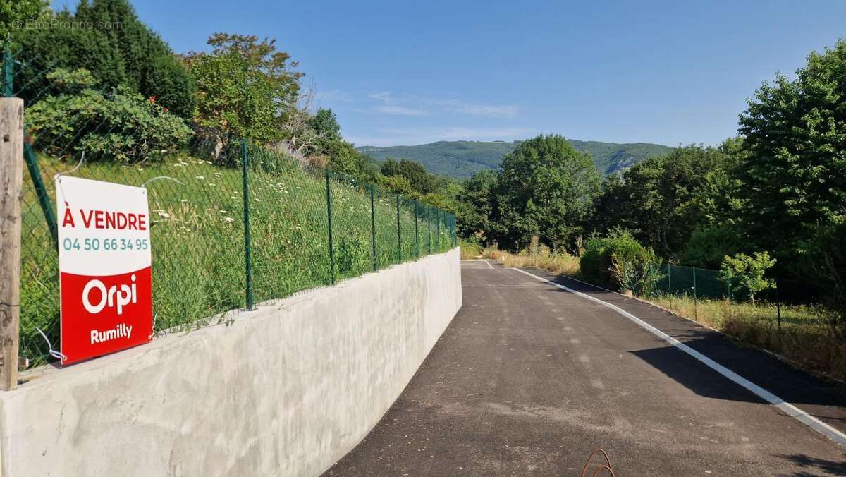 Terrain à LORNAY