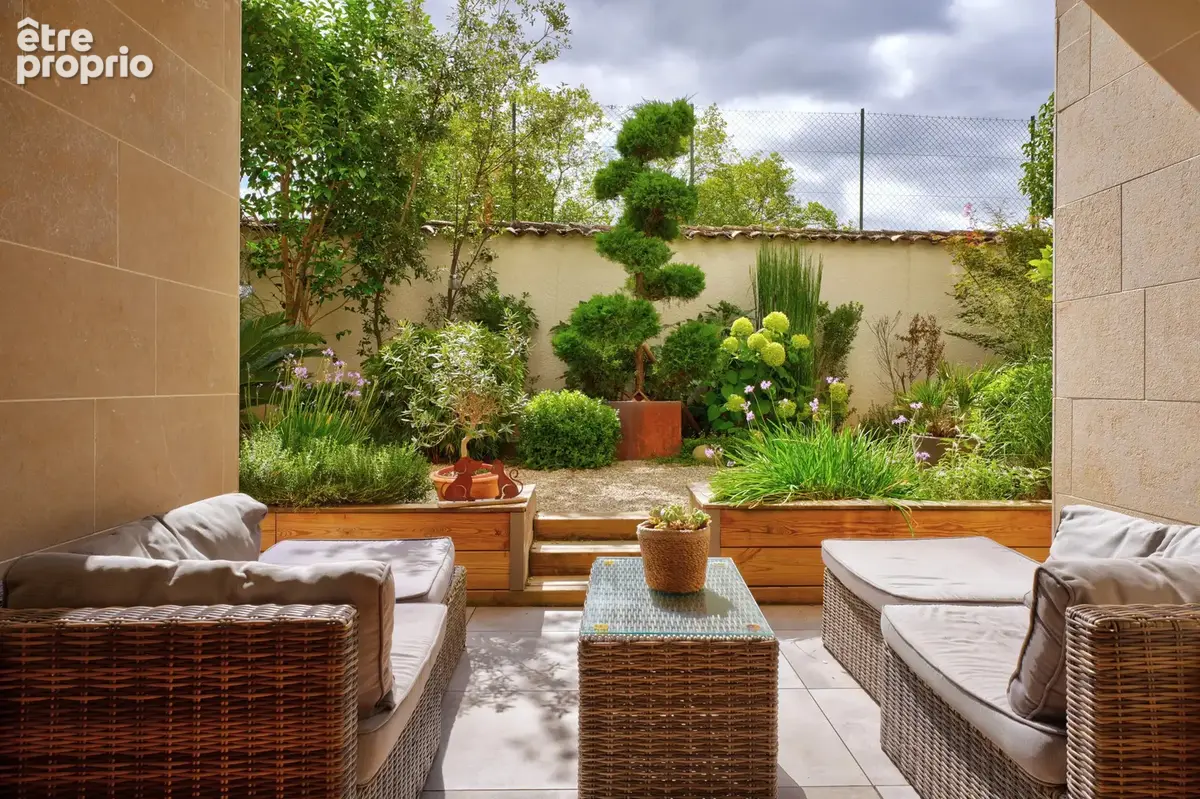 Lyon 4 Chazière - T5 sans vis à vis , esprit maison avec un jardin clos paysagé de 153m² - photo 3