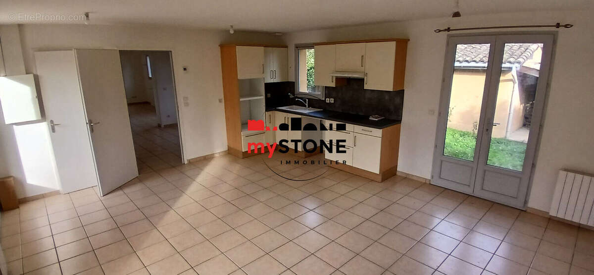 Maison à ARS-SUR-FORMANS