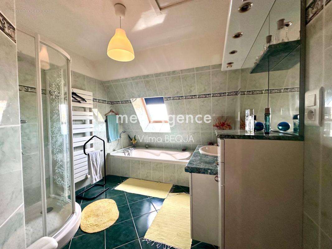 Maison à PONT-SUR-YONNE