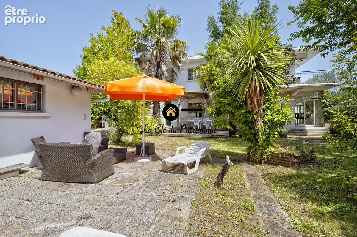 Villa de 308 m2 sur terrain de 1000 m2 avec terrasse- jardin et dependance - ares - photo 6