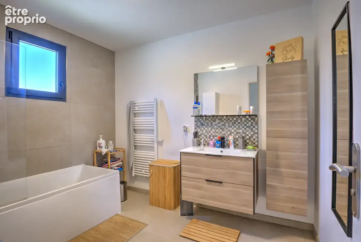 LA MÈDE   Maison récente de plain-pied avec piscine et belles prestations - photo 12