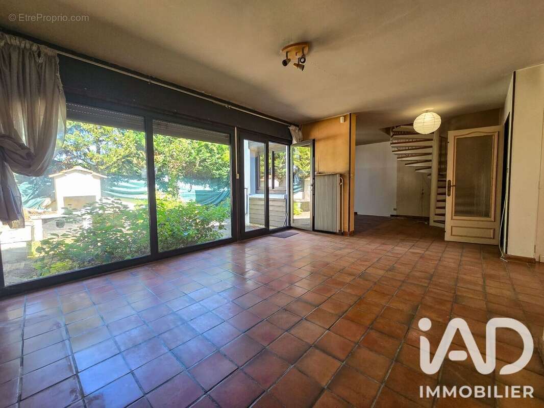 Maison 97 m² à Boussy-Saint-Antoine  - photo 4