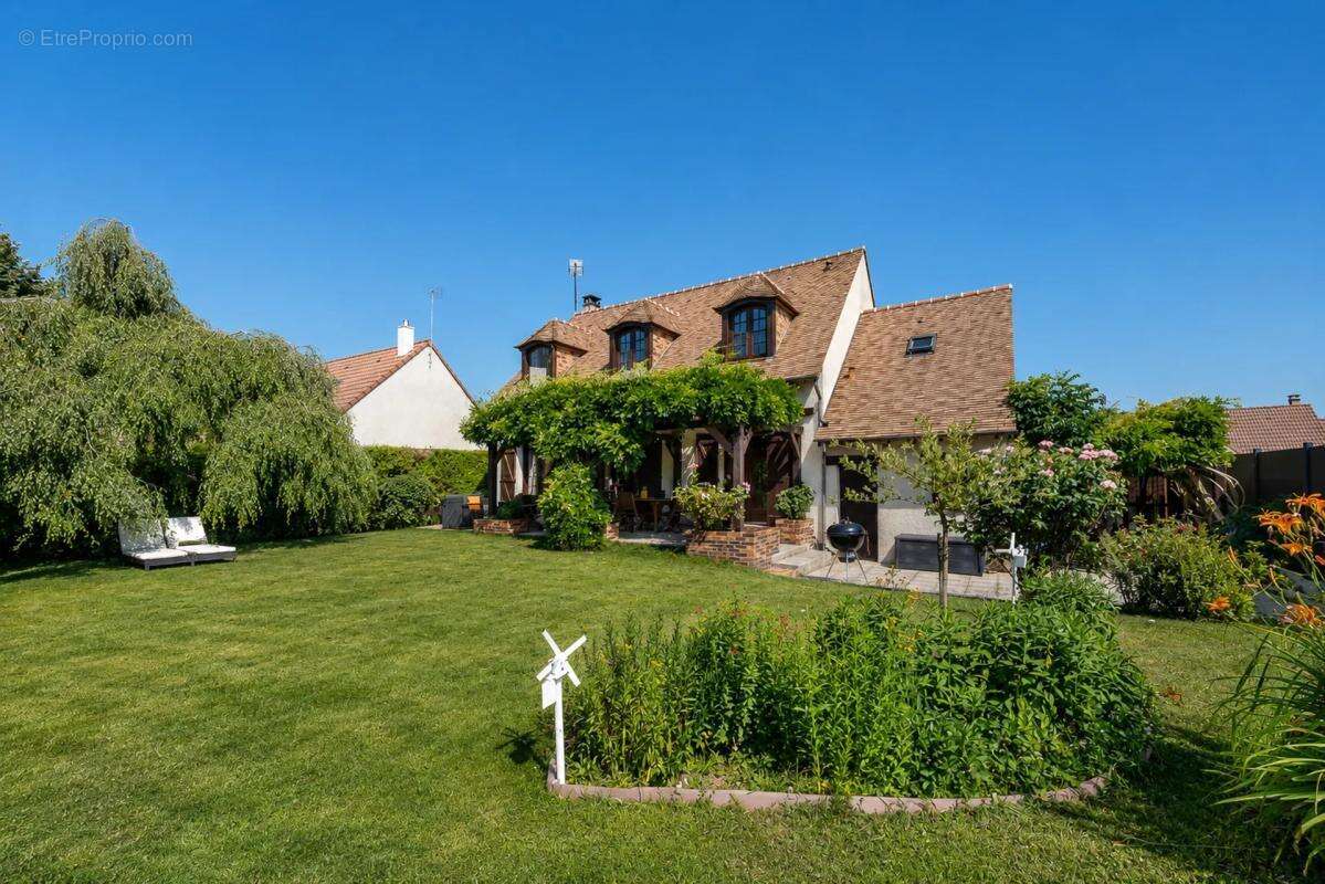 Maison à FONTENAY-TRESIGNY