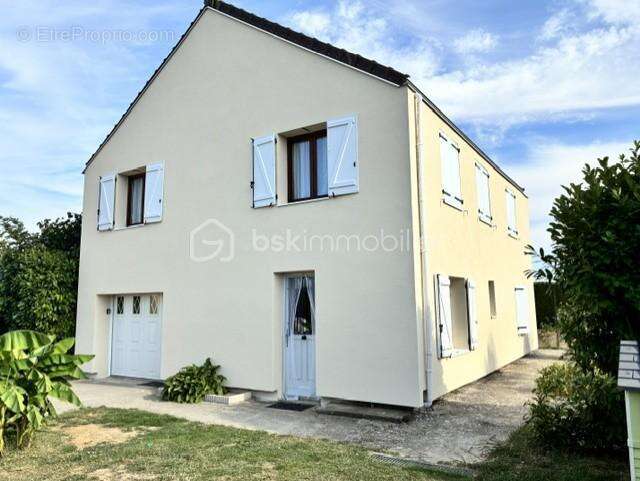 Maison individuelle avec étage,114m2 habitable, 3 chambres, avec piscine, terrain de 637m2 - photo 20