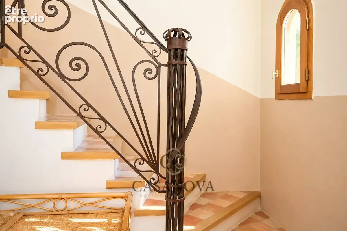 Mont Valat, bastide 196 m², vue dégagée, piscine, double garage - Sommières, entre Nimes et Montpellier. - photo 9