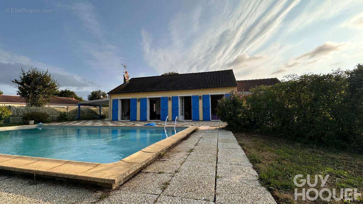 Maison à FONTAINE-LE-COMTE