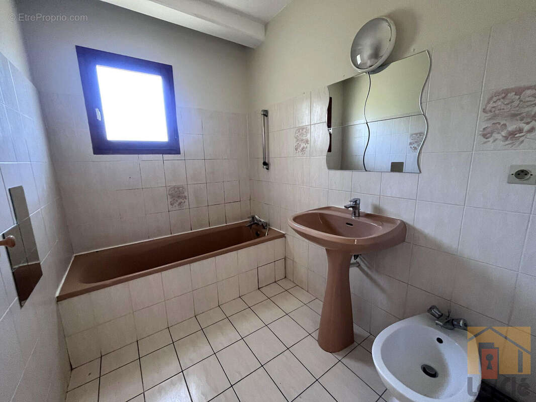 Maison 106 m² à Colayrac-Saint-Cirq  - photo 9