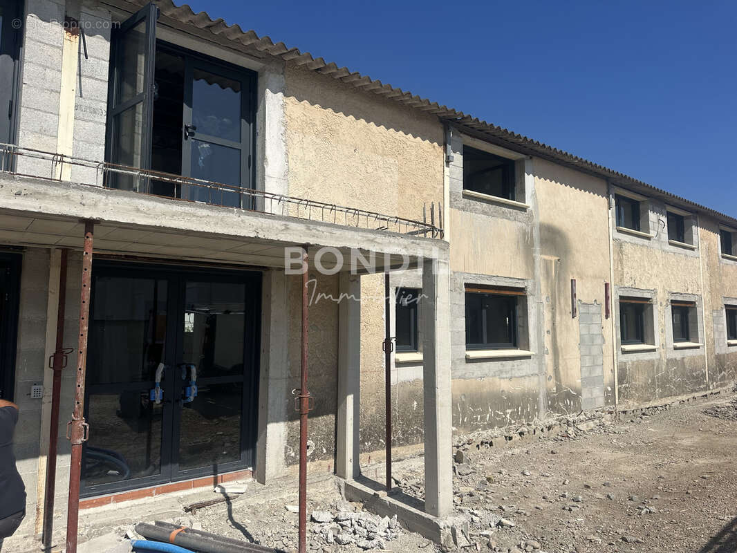 Locaux de 90m2  Nouveau POLE MEDICAL PERTUIS ZAC Saint Martin - photo 2