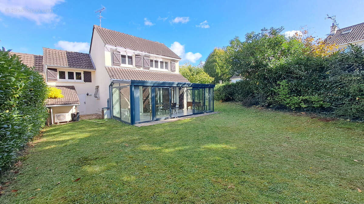 Maison à SAINT-REMY-LES-CHEVREUSE