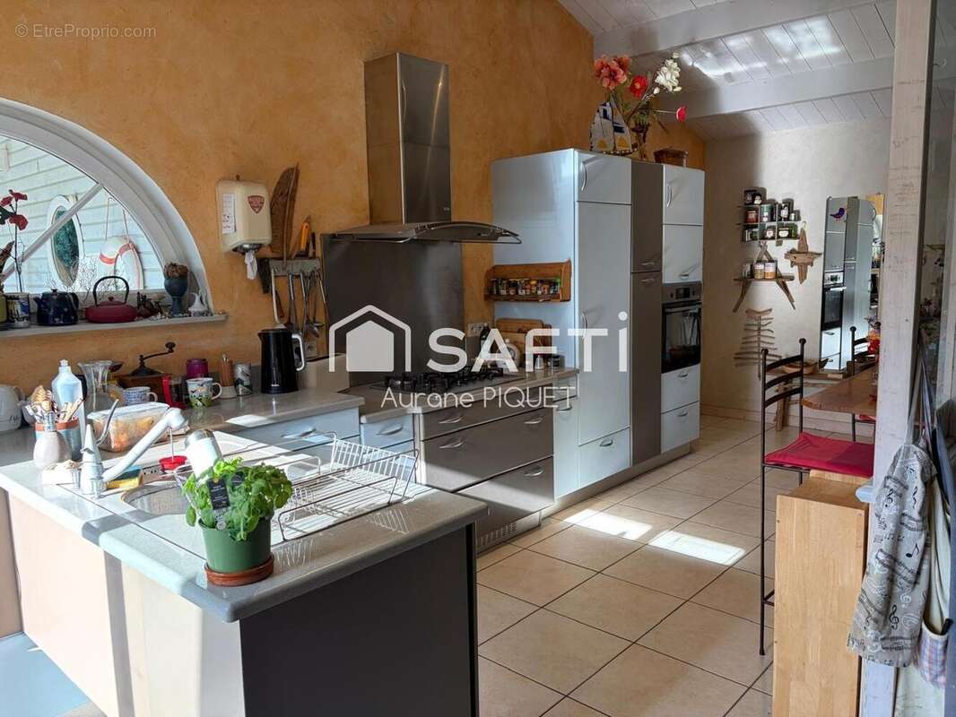 Maison 150 m² à Charron  - photo 4
