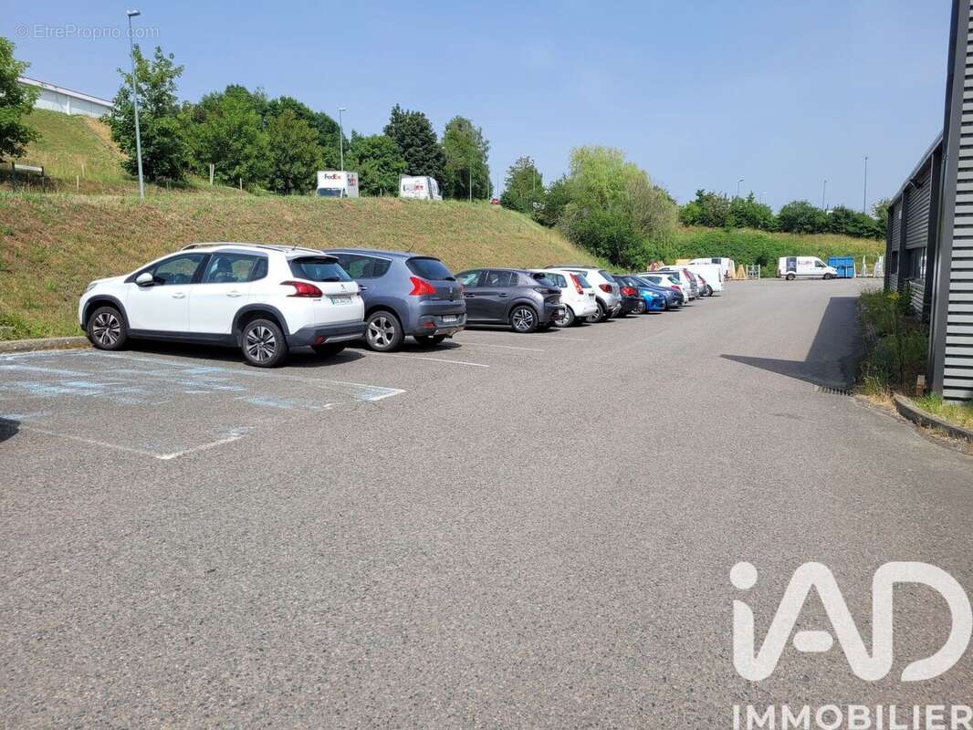 Commerce 753 m² à Saint-Symphorien-Sur-Coise  - photo 2