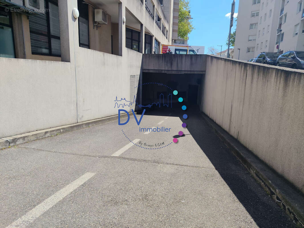 Parking à LYON-8E