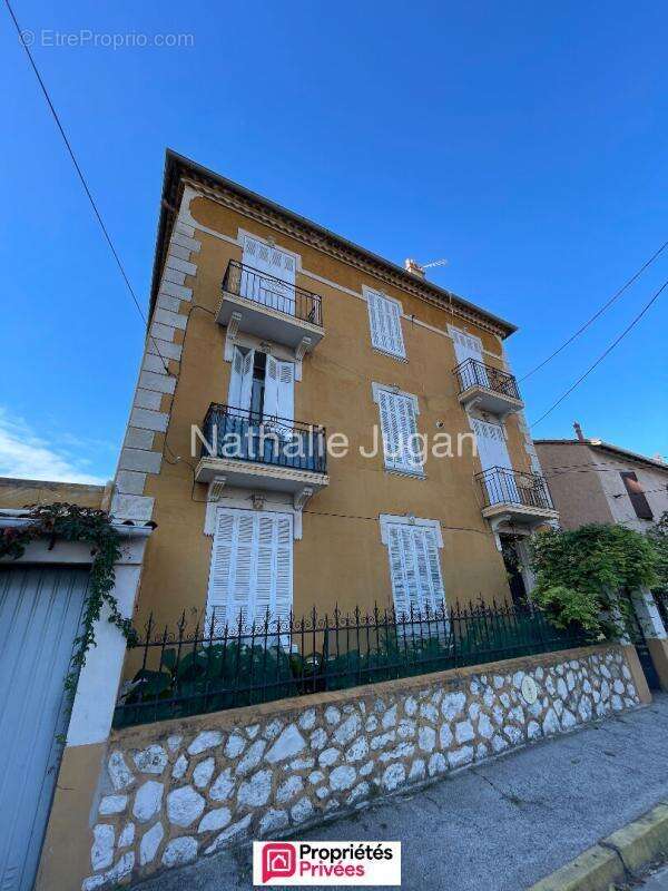 Vente TOULON Ouest - Maison de caractère à rénover de 205 m2 sur 318 m2 de terrain - Garage - photo 2