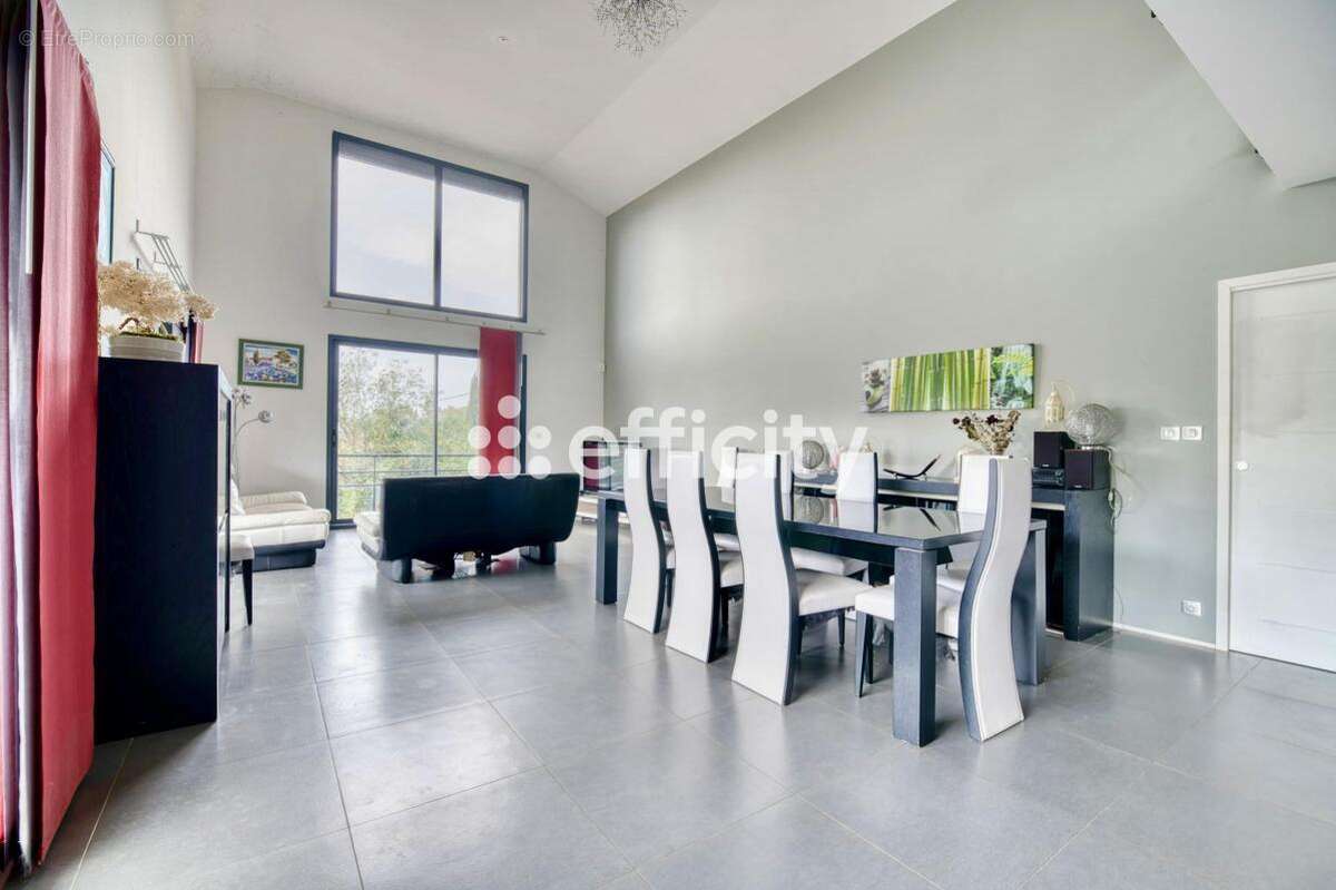 Maison à LACROIX-FALGARDE