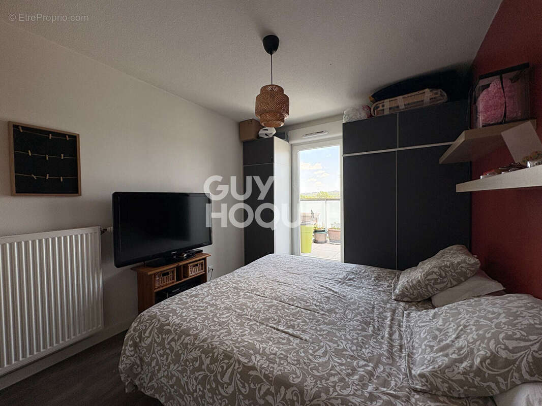 Dernier étage : T5 récent de 97 m² avec terrasse, climatisation et 2 garages - photo 15
