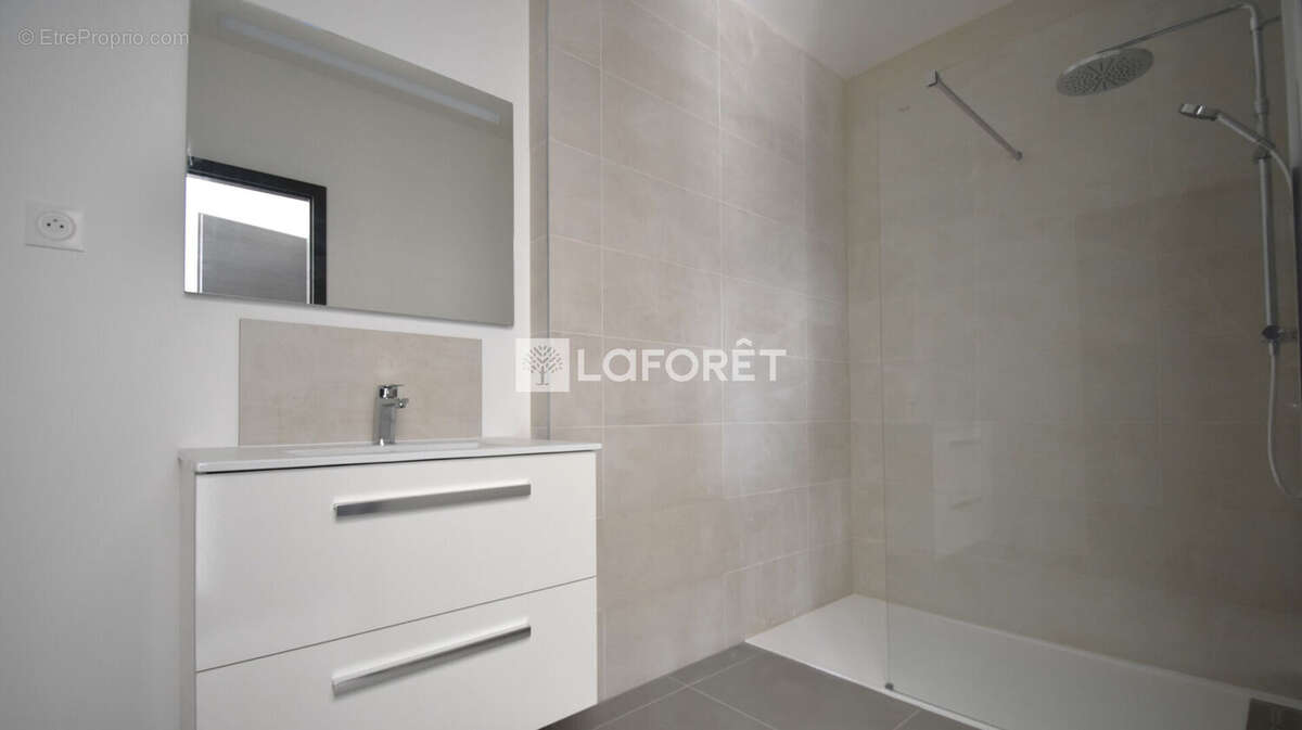 Maison à TOURRETTES