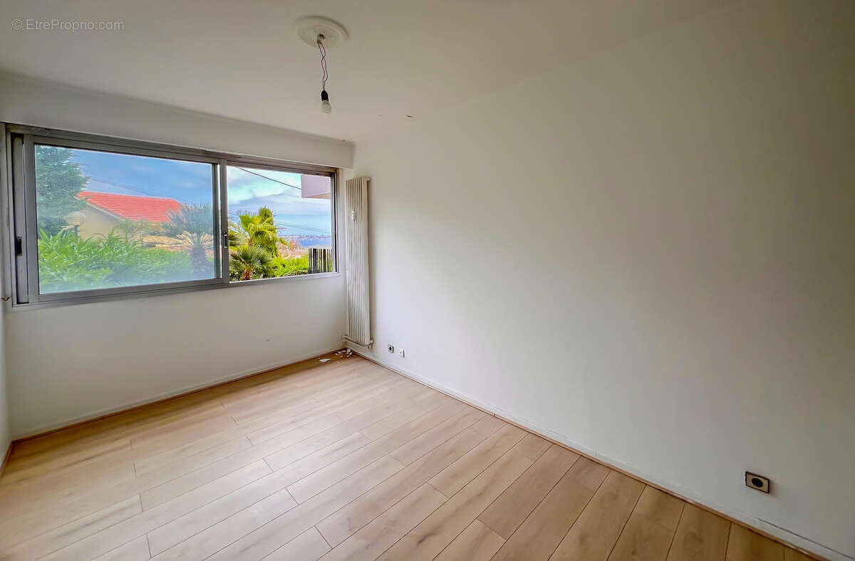 Appartement à VALLAURIS