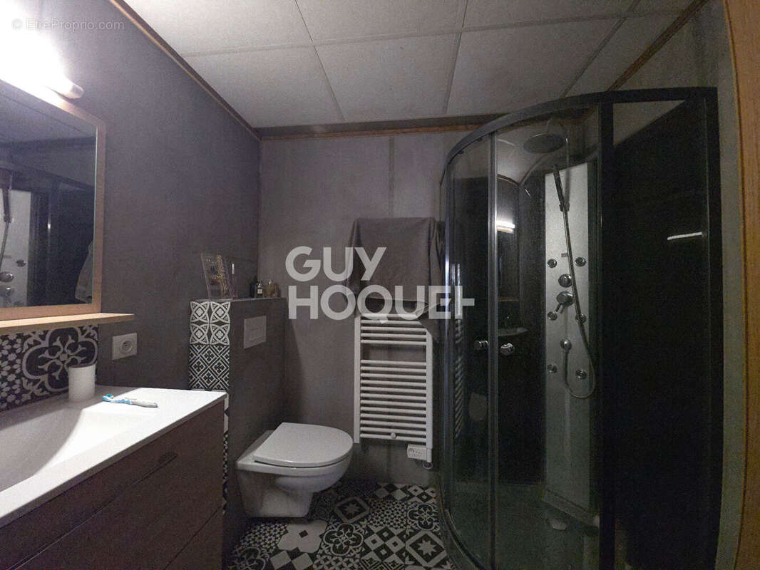 Maison de 100 m² avec beaux volumes et fort potentiel d'aménagement - photo 3