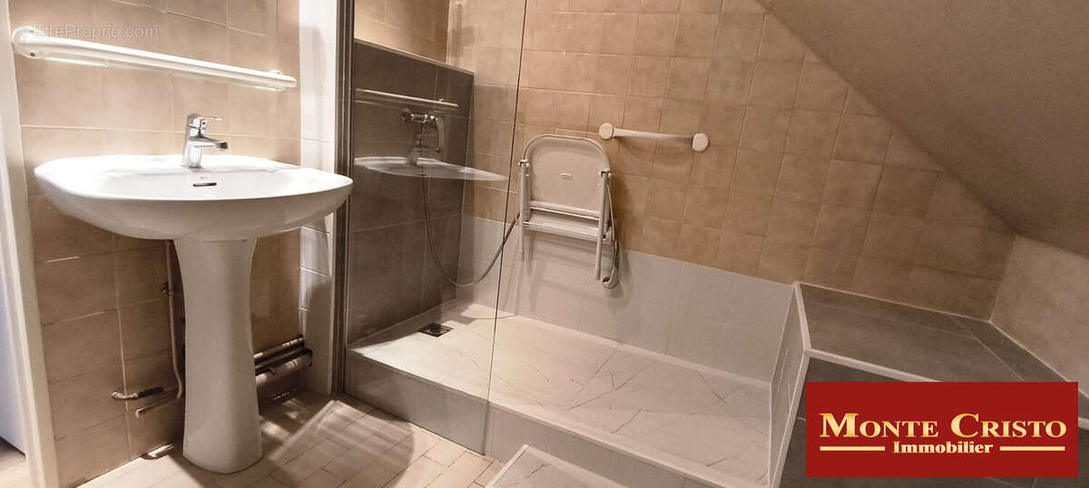 Salle d&#039;eau  - Appartement à VERSAILLES