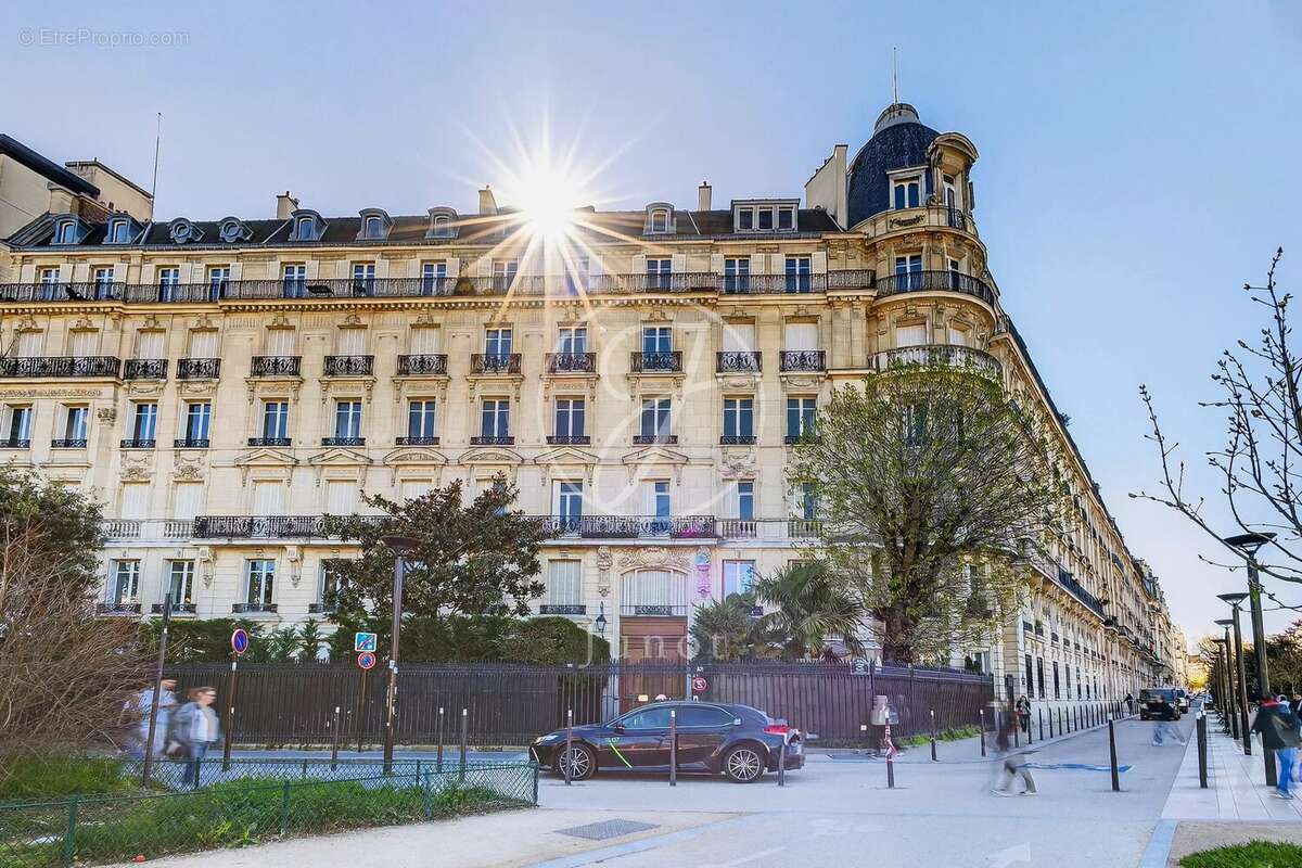 Appartement à PARIS-16E