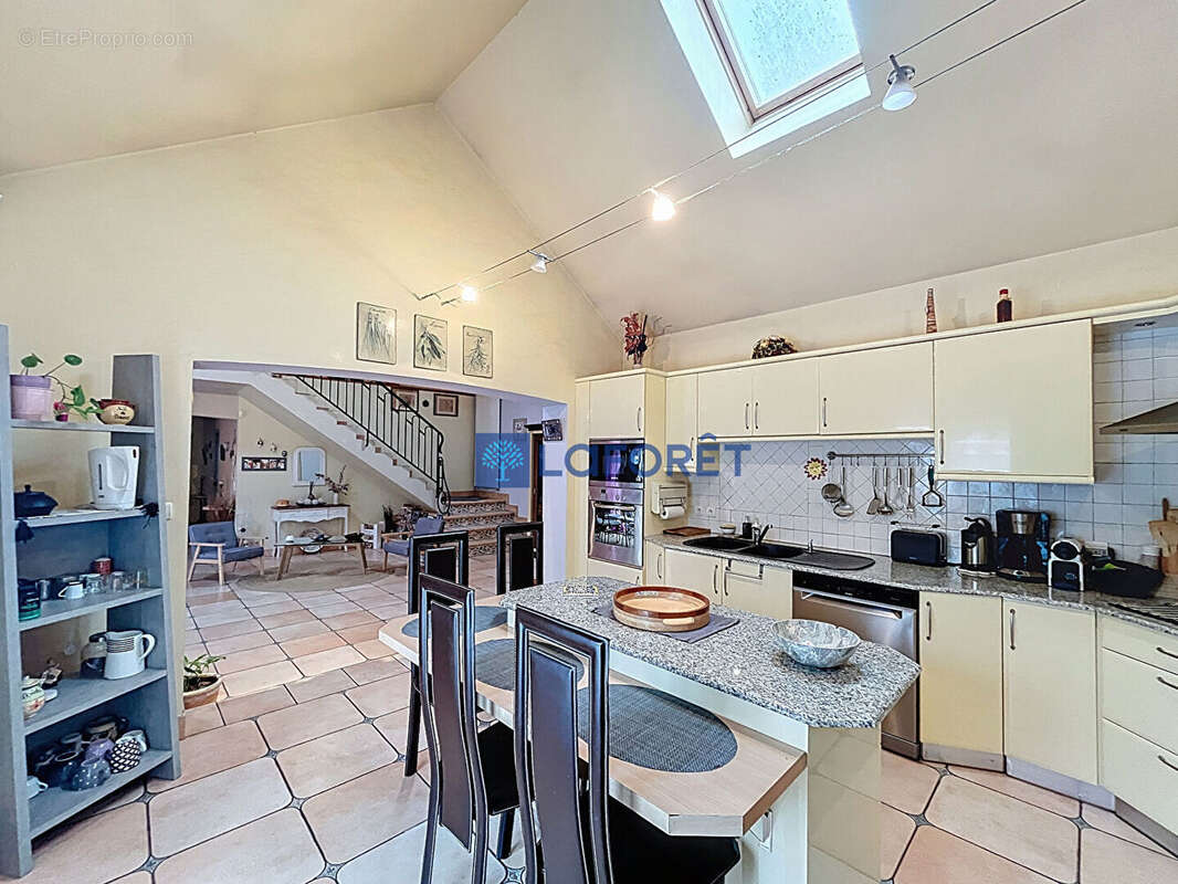 Maison à VAUX-LE-PENIL