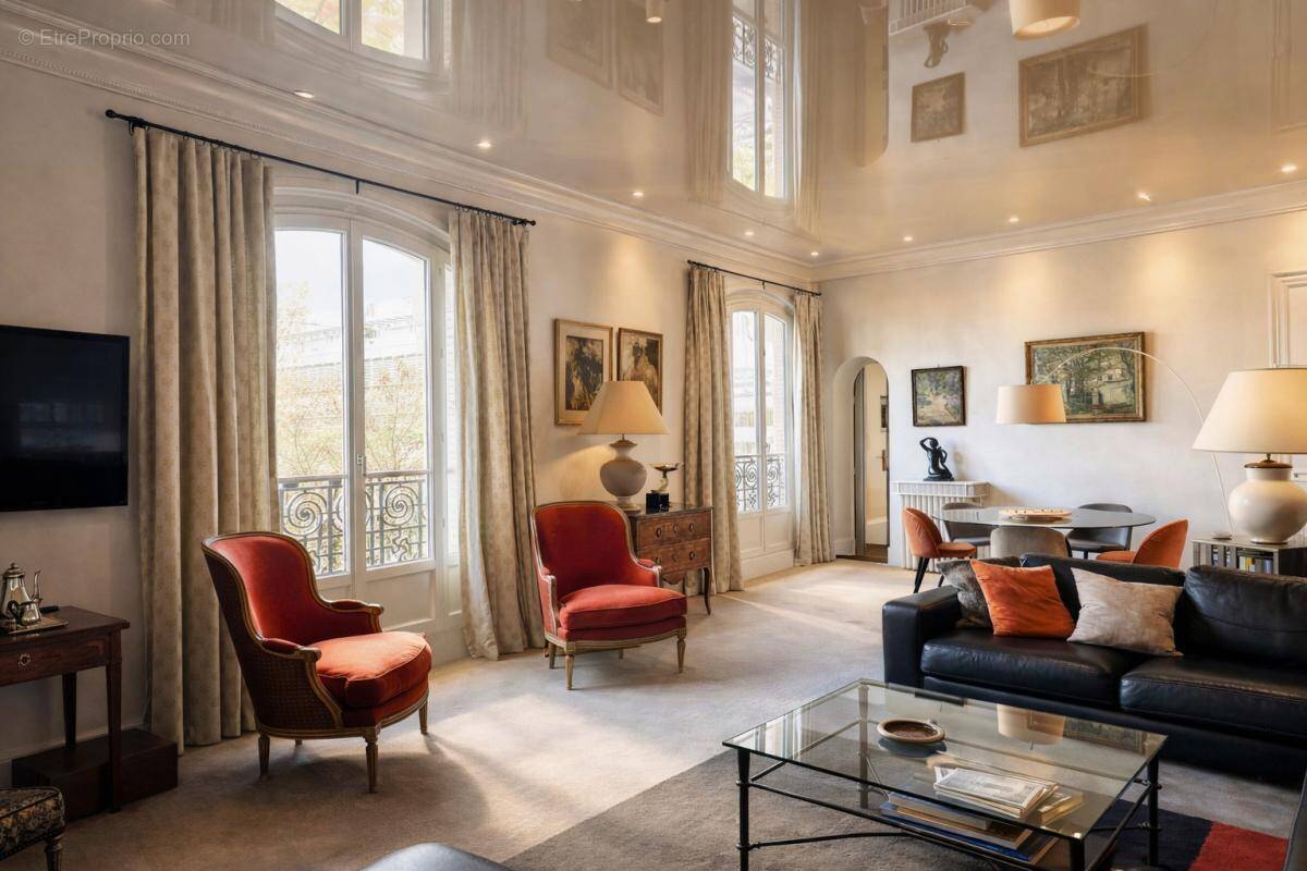 Appartement à PARIS-16E