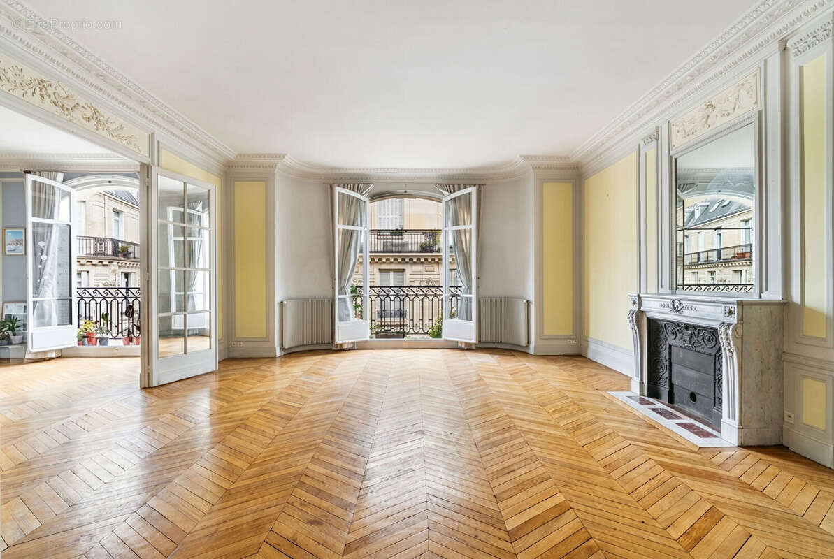 Appartement à PARIS-17E