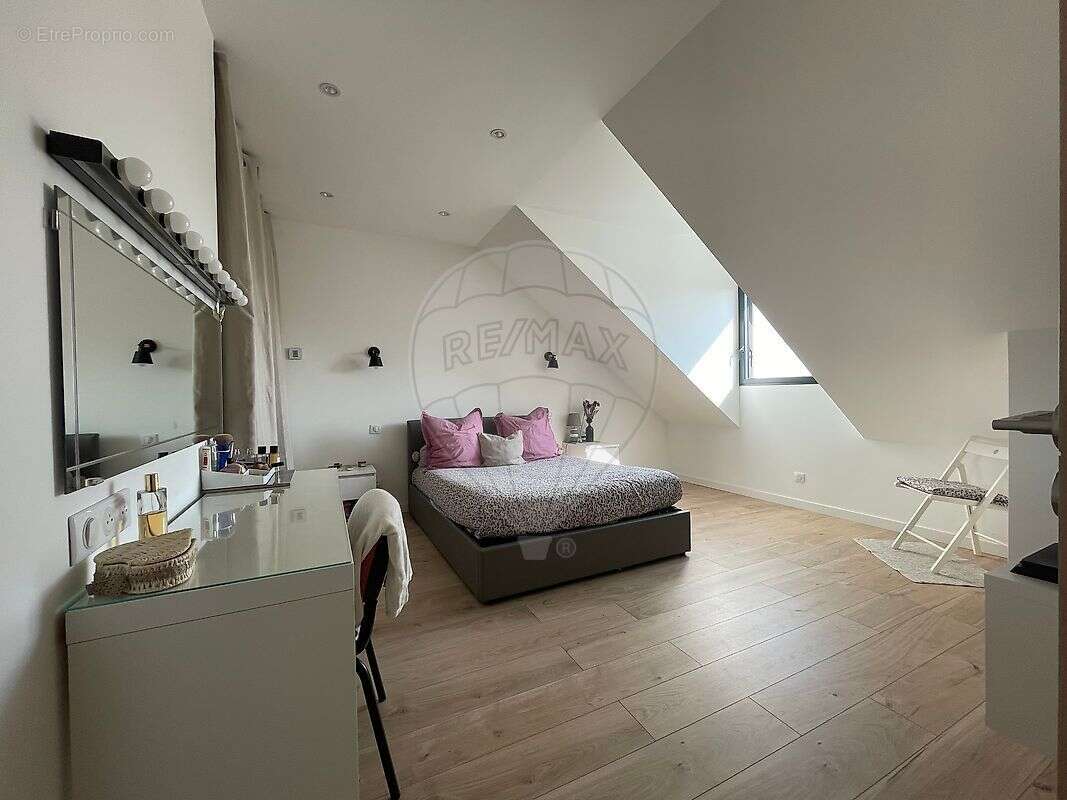 Maison à VAUX-SUR-SEINE