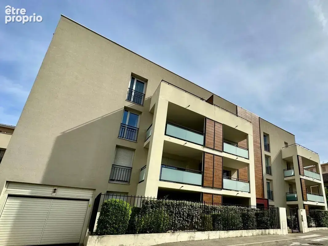 Appartement T3 Lumineux avec Terrasse & Garage – Saint-Priest (Le Village) - photo 11