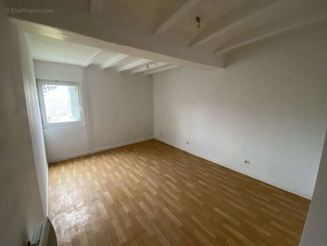 Maison à SAINT-LAMBERT-DU-LATTAY