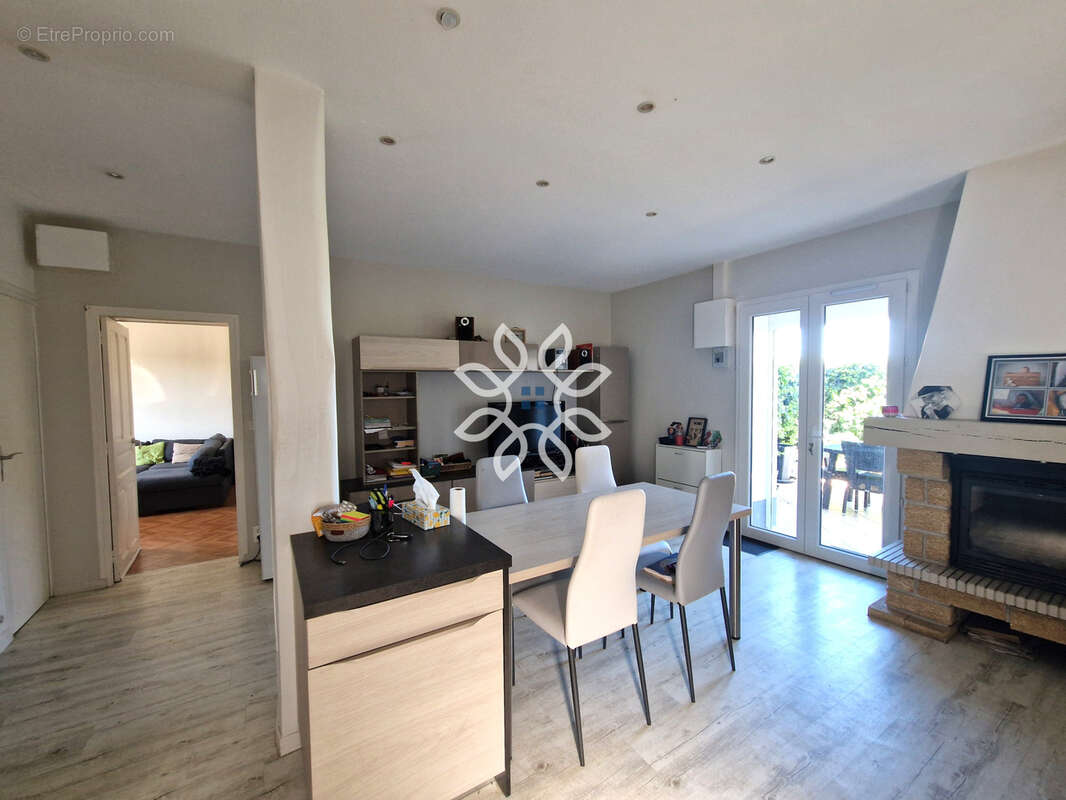 Charmante maison de village à Vergongheon   Un cocon familial plein de potentiel ! - photo 4