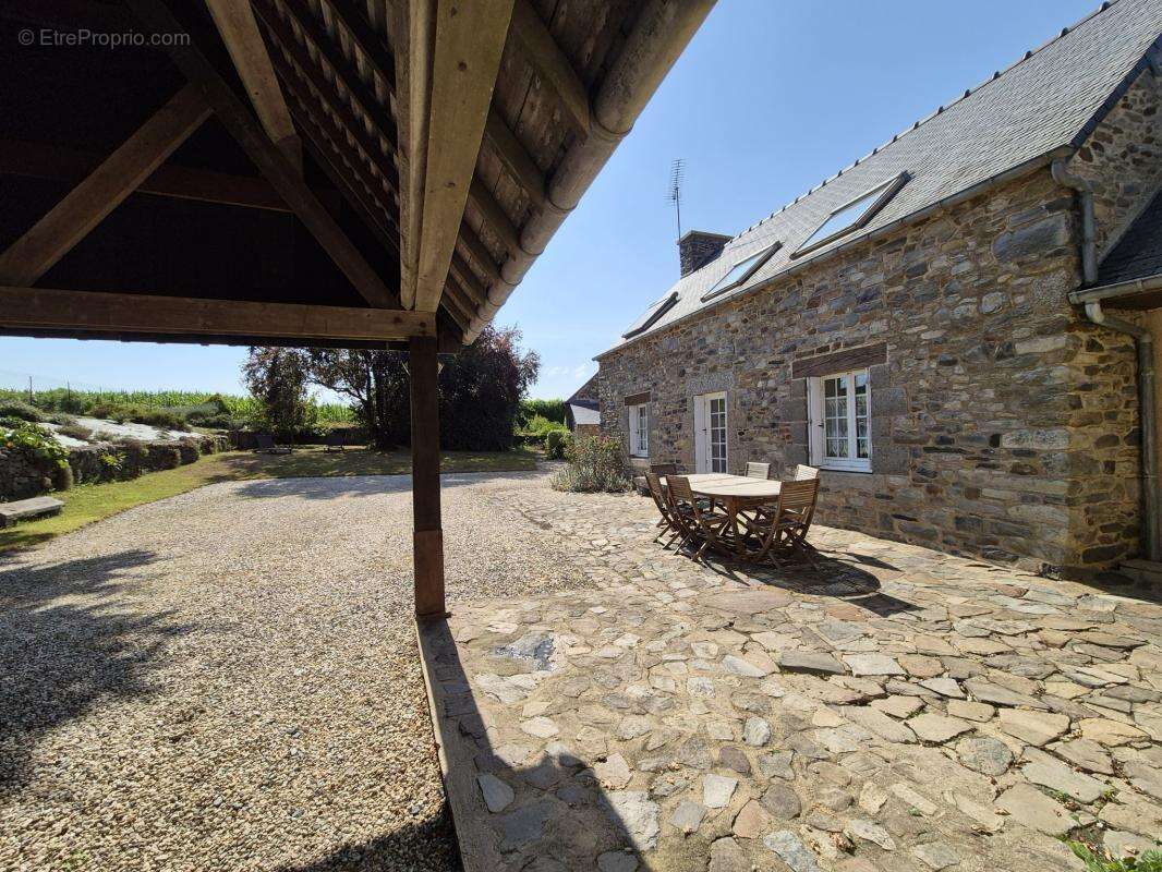 Maison en pierres sous ardoises -- 5 chambres, double garage - photo 24