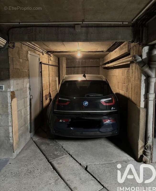 Photo 2 - Parking à PARIS-16E