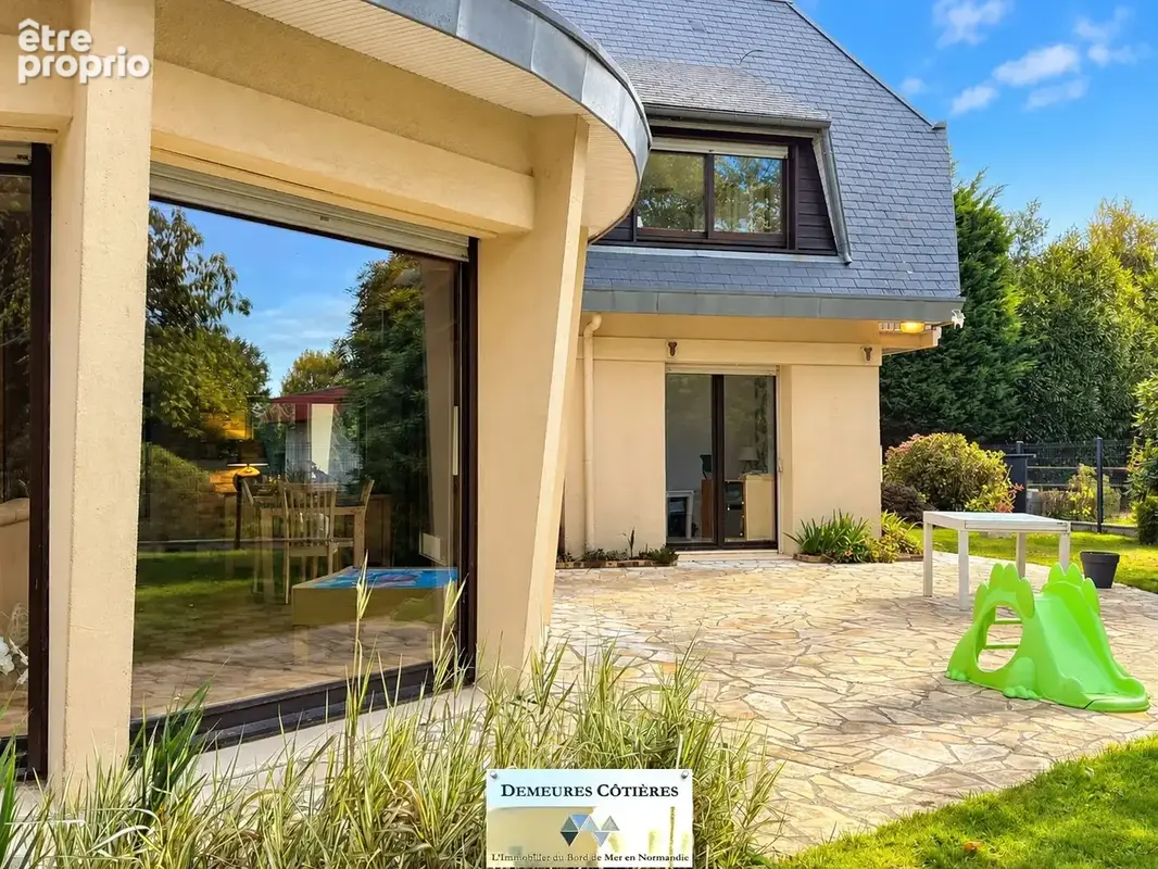 Maison d'architecte au coeur d'un jardin paysager avec dépendances - Manéglise - photo 3