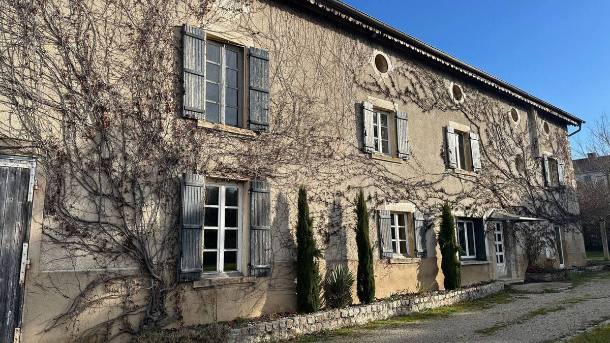 Maison à EYZIN-PINET