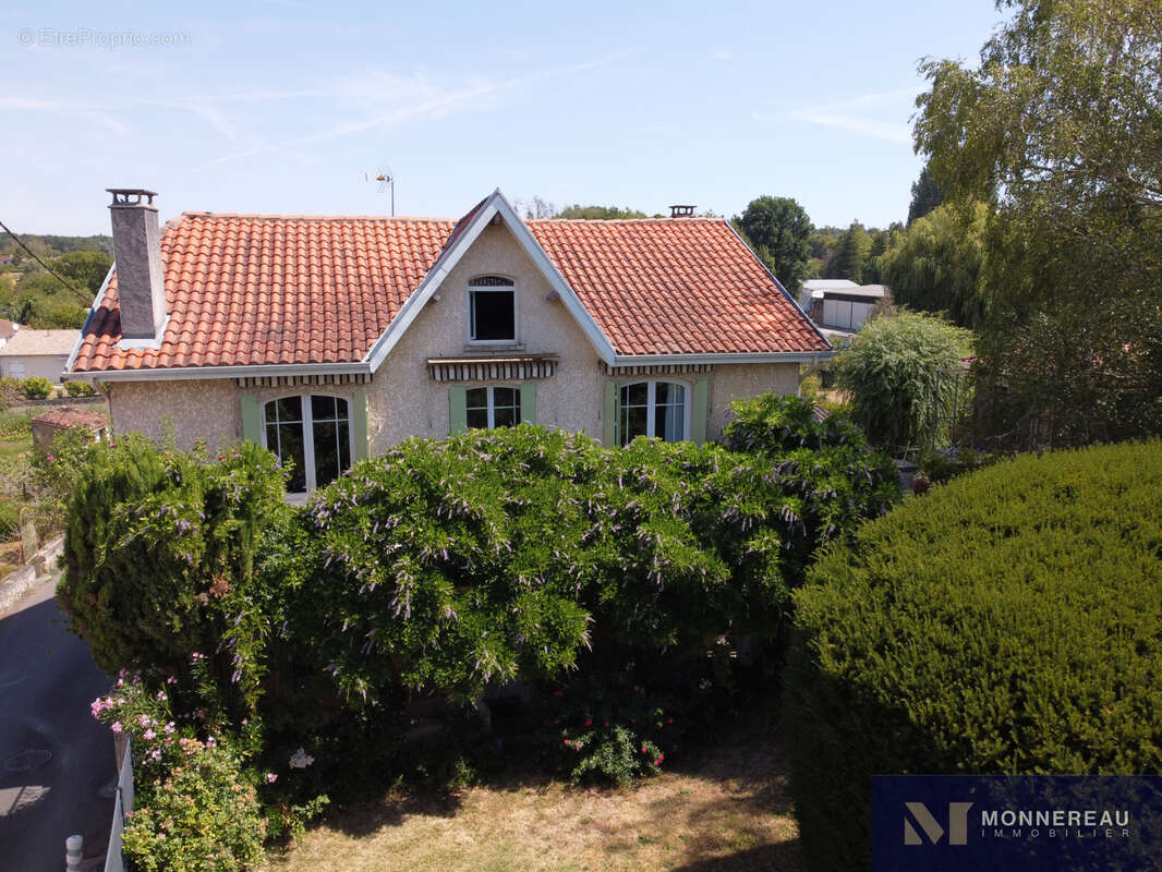 Propriete avec etang et 1 hectare de terrain - photo 14