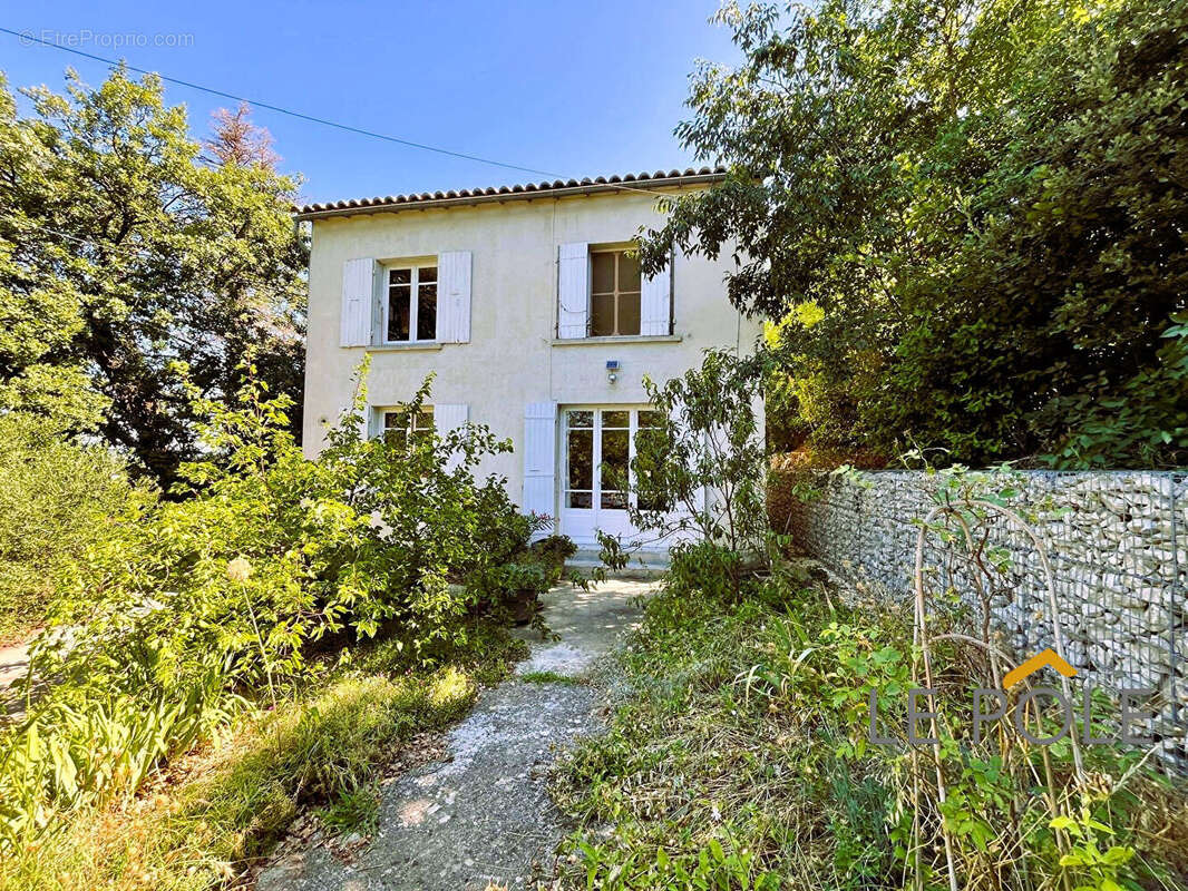 Maison à VALREAS