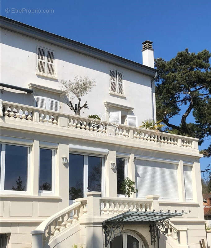 Appartement à COLLONGES-AU-MONT-D'OR