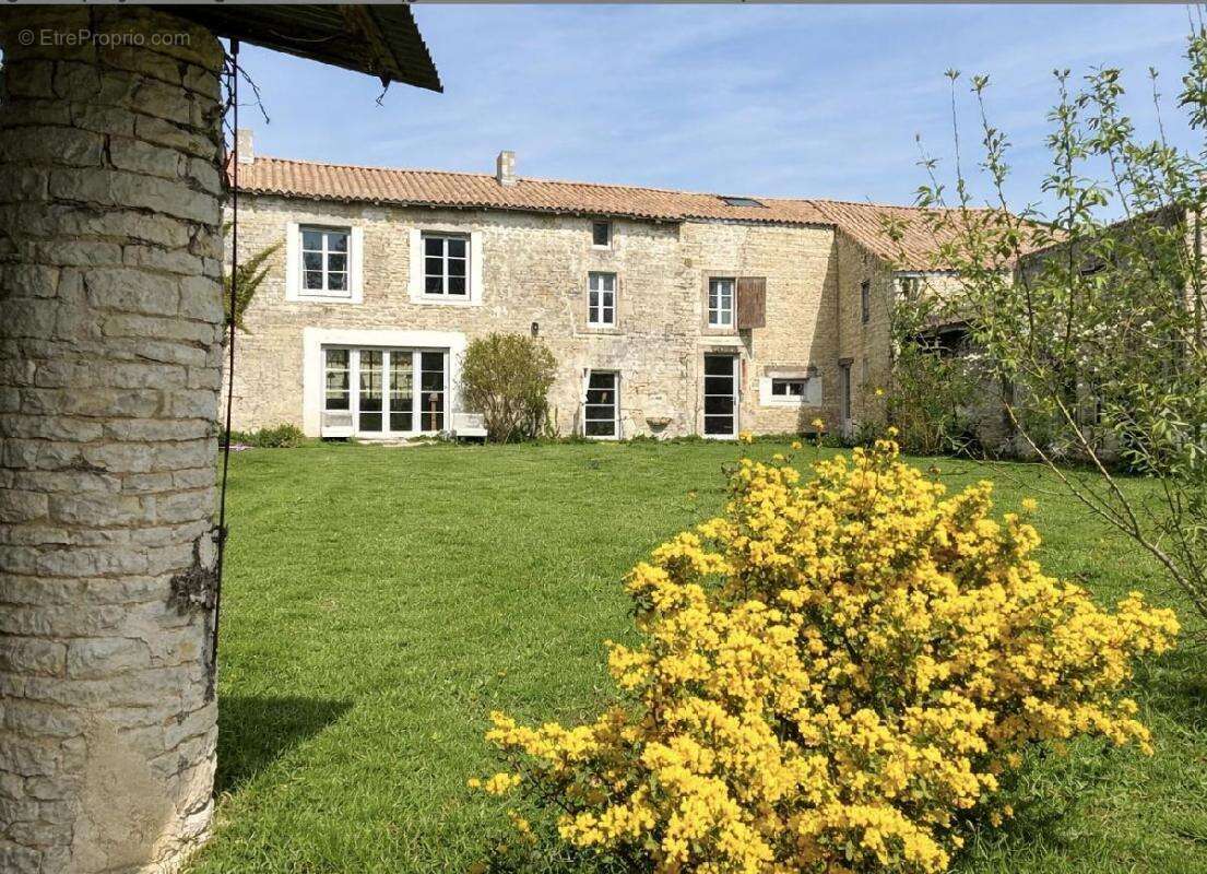 Maison à MAUZE-SUR-LE-MIGNON