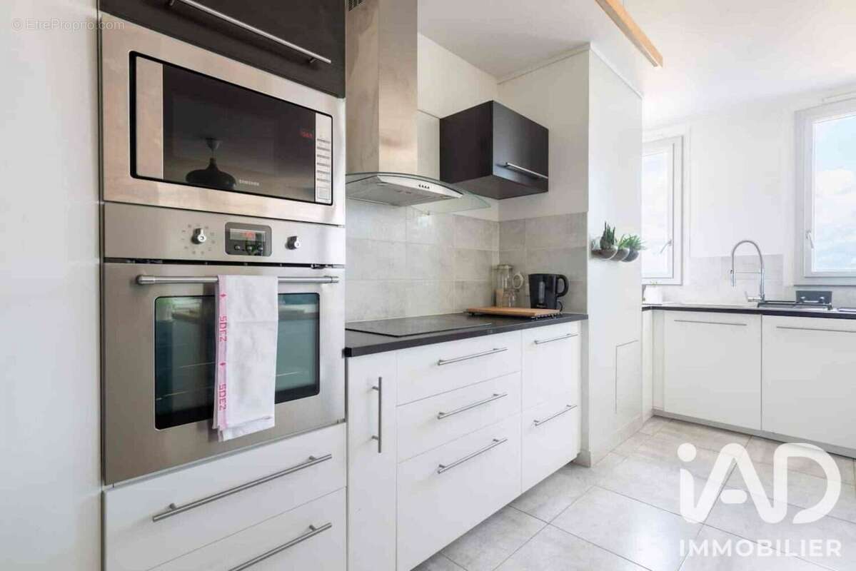 Appartement 71 m² à Paris-19e  - photo 3