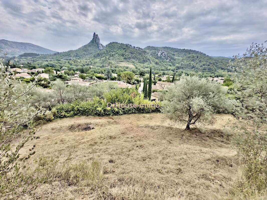 Terrain à BUIS-LES-BARONNIES
