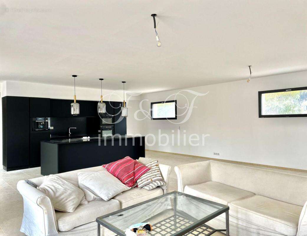 Maison à SAINT-SATURNIN-LES-APT