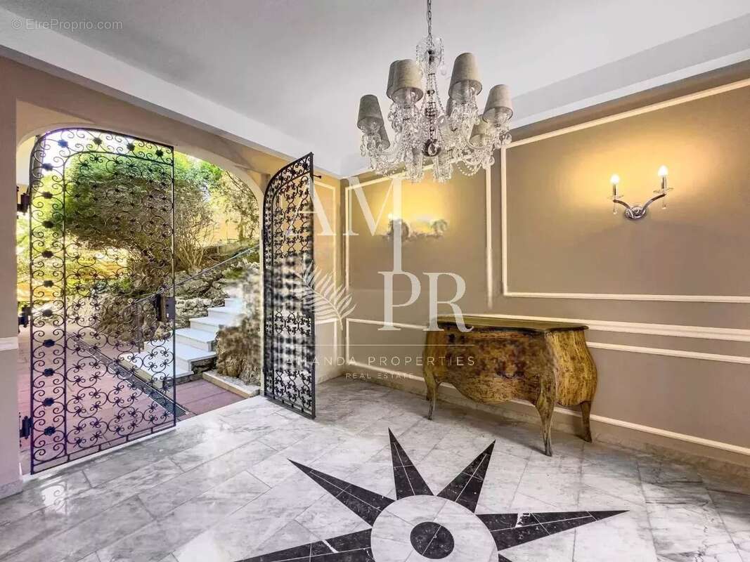 Maison à MANDELIEU-LA-NAPOULE