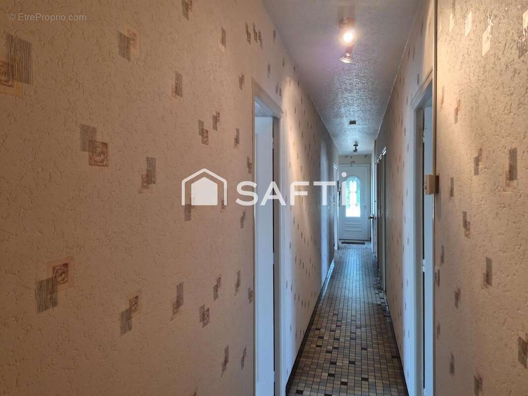 Maison 90 m² à Descartes  - photo 3