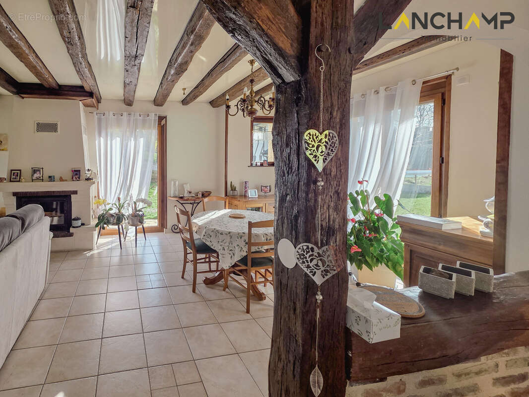 Maison à CLARAFOND-ARCINE